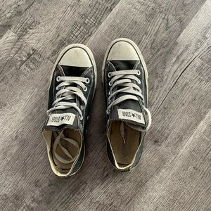 Converse low top tennis shoes